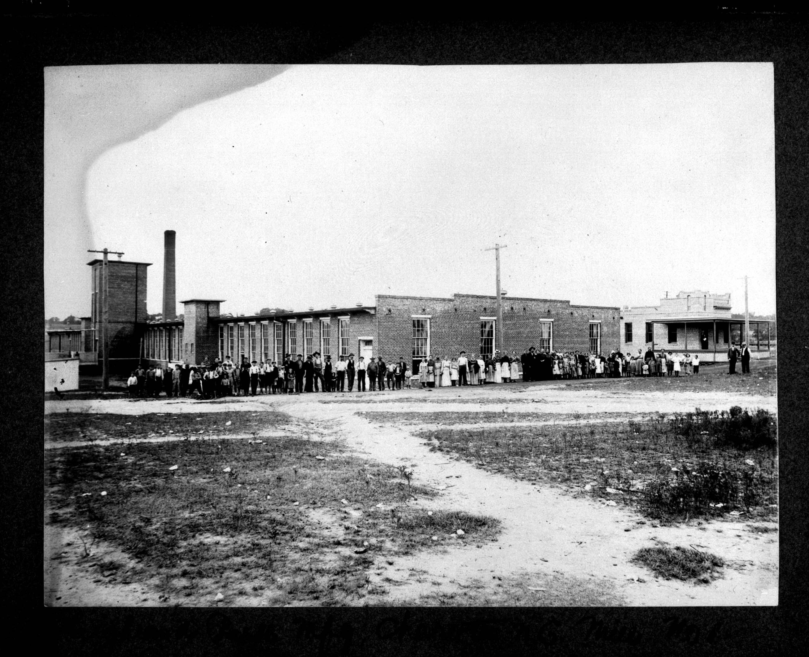 Highland Mill 1916 This 1916 photograph of the workers in the Carding Room at Highland Park reveals the diversity of the workers. Men, women, and children worked side by side.
