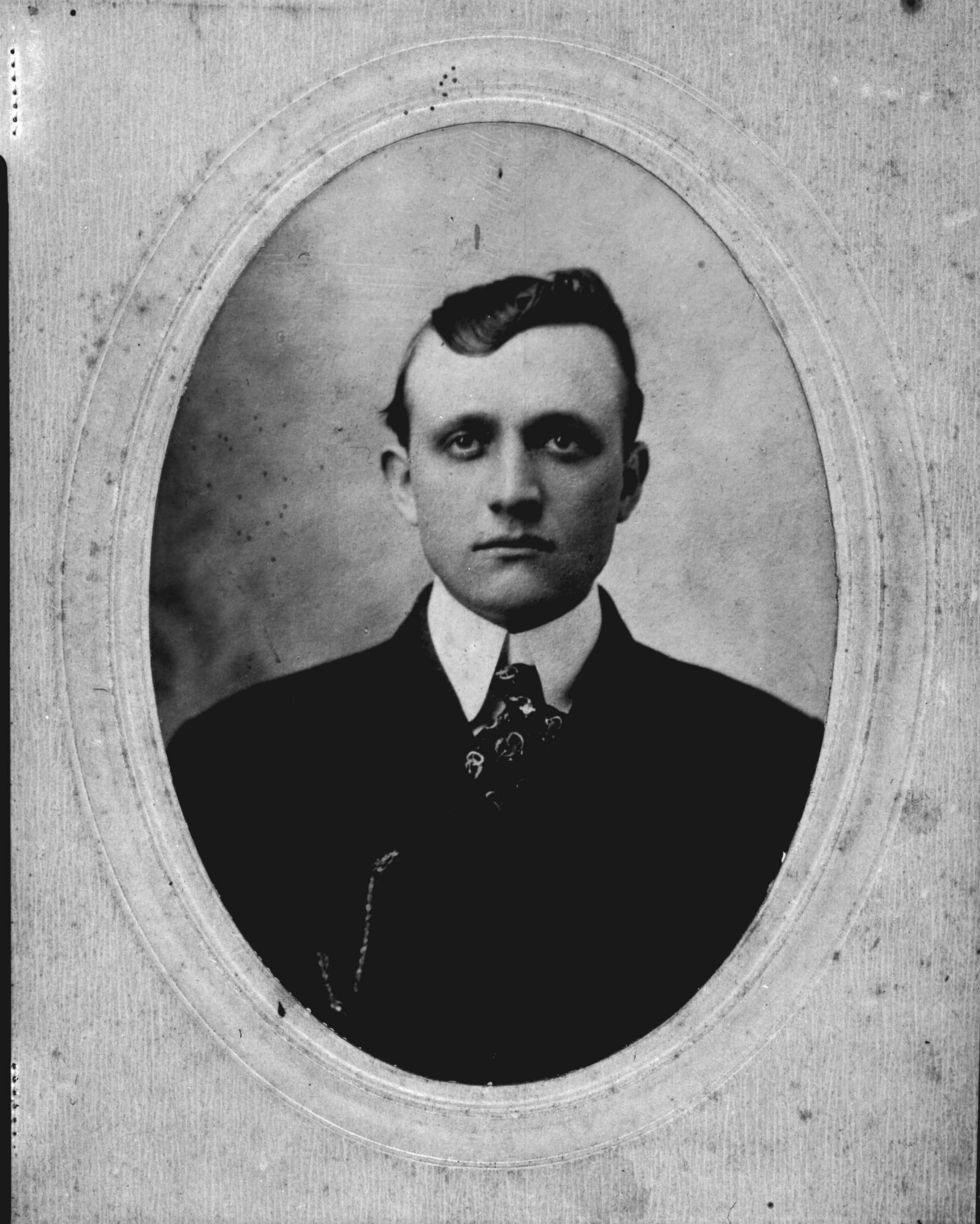 Carson Moore was the uncle of Lois Moore Yandle. He left the mill in 1916 and joined the Charlotte Police Department.