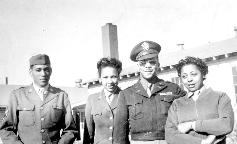 Doris Parks, 2nd from left, and friends at Lockbourne Airbase, 1944. TRILBY MEEKS.
